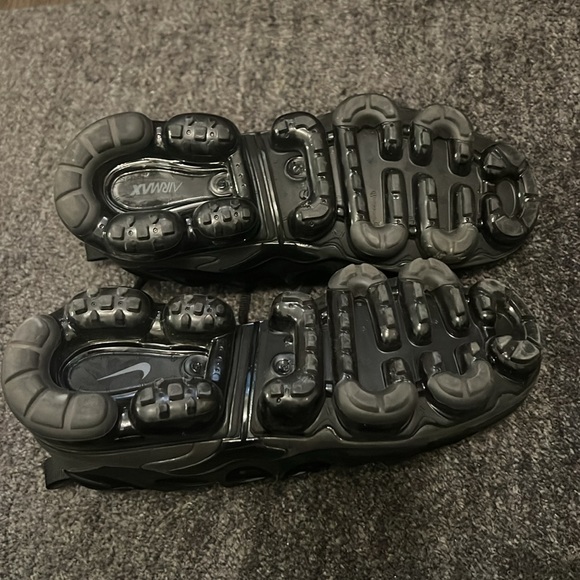 Nike Air VaporMax - men’s size 5.5, women’s size 7 - Picture 3 of 4